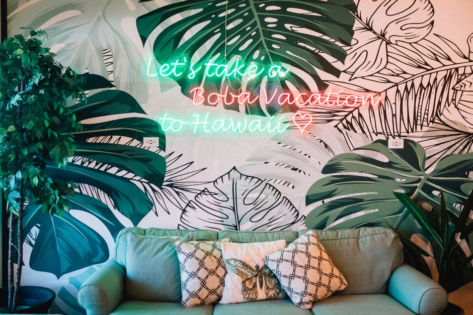 Fotobehang living room met natuurlijke bos print. Fotobehang living room met natuurlijke bos print.